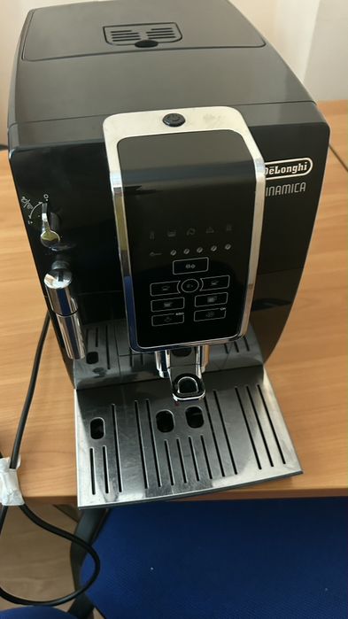 автоматичен кафеавтомат De'Longhi Dinamica ECAM 350.15.B в черен цвят.Основни характеристикиМощност: 1450 WНалягане на помпата: 15 бара