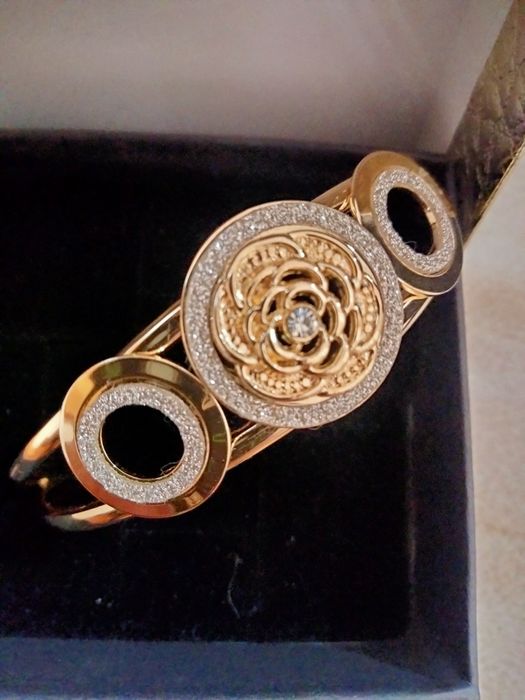 Комплект новый очень красивый