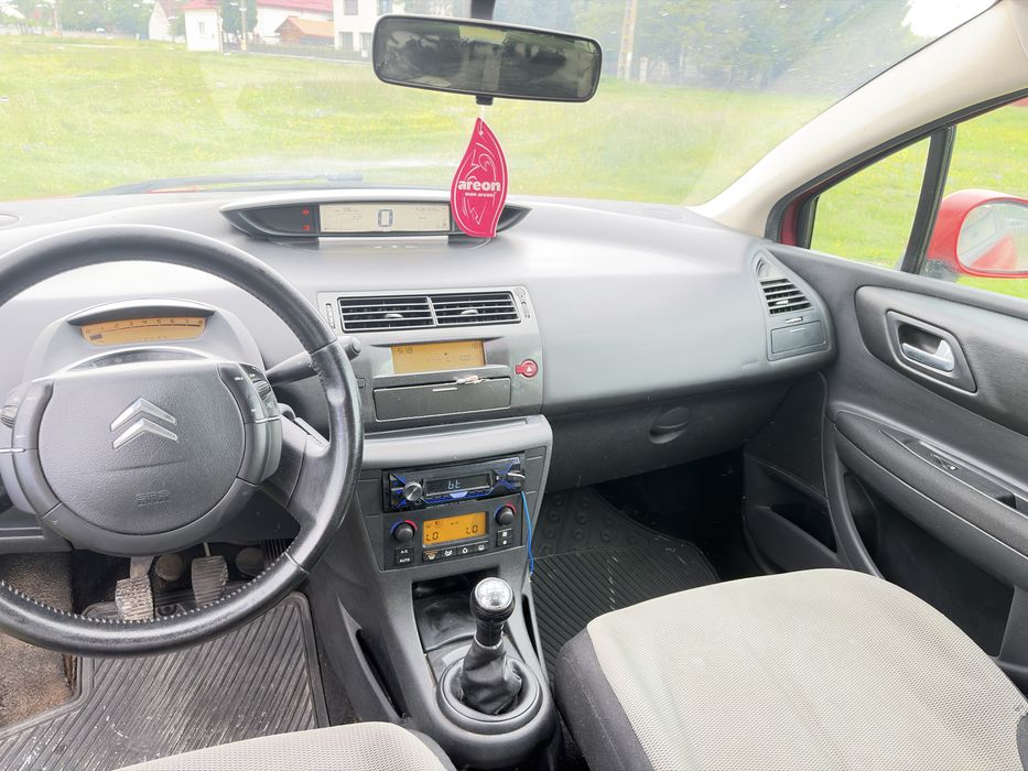 Citroen c4 din 2006 de 1,6 Bezina Acte la zi