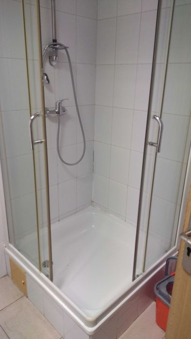 Inchiriez garsoniera  ( langa magazinul Tomis Mall)