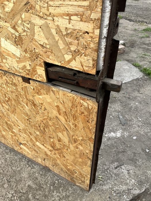 Продам ворота с корпусом замком