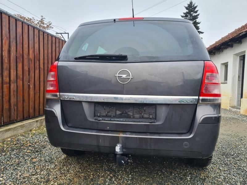 Dezmembrez Opel Zafira B Facelift