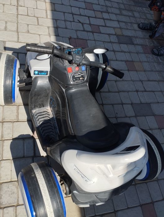 Детский электромобиль