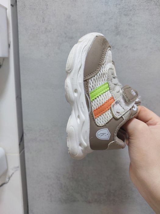 Детские кроссовки