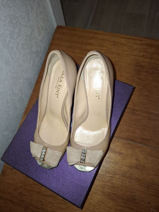 Продаю туфли женские