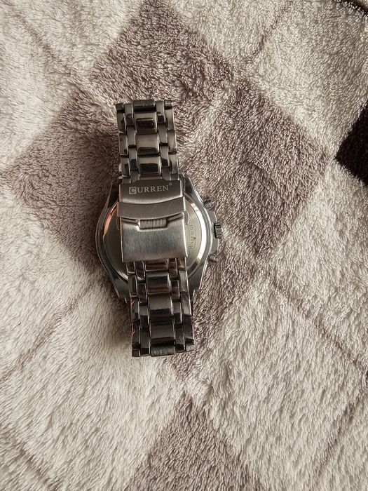 Часовник Curren от неръждаема стомана корпус и ланец
