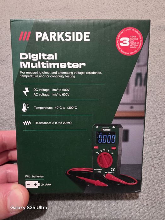 Multimetru digital model nou 3 in 1 cu NCV si sonde de temperatură.