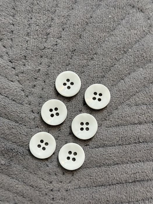 Пуговицы новые, 36 шт