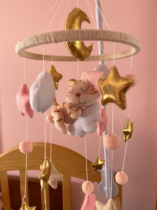 Продам мобил в кроватку