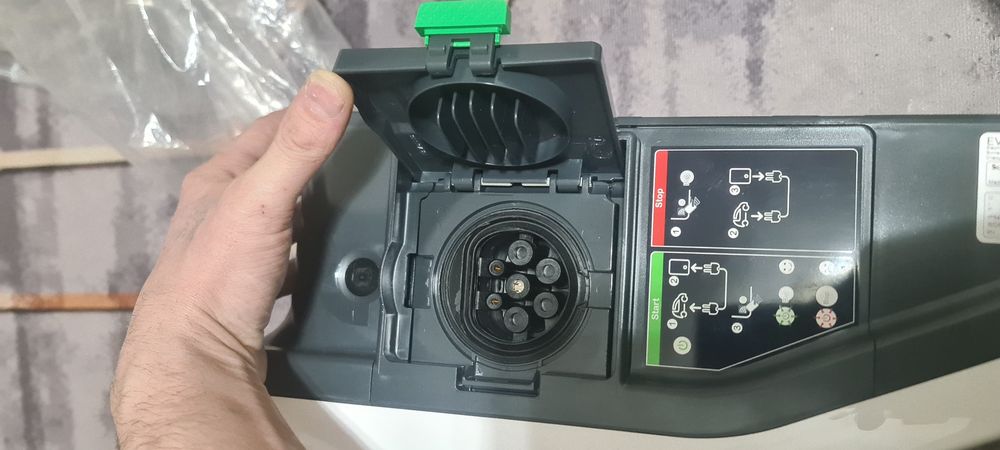 Зарядное устройство для автомобилей
