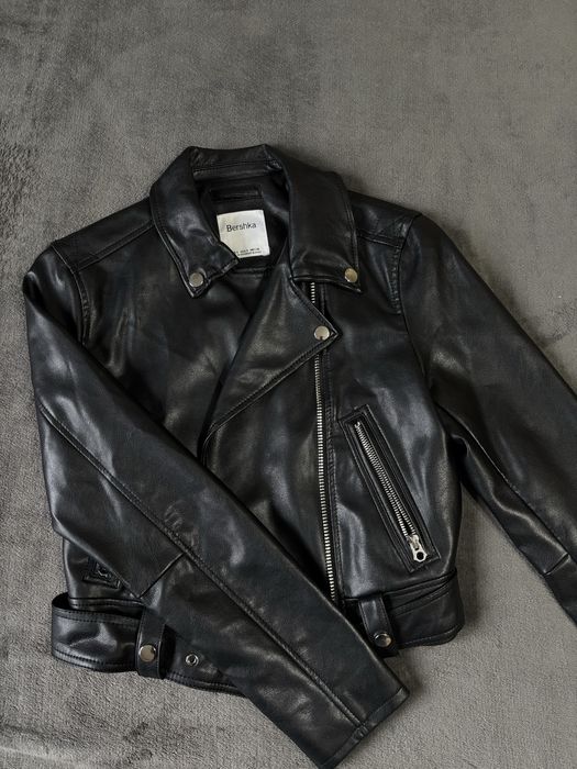 Черно кожено яке Bershka