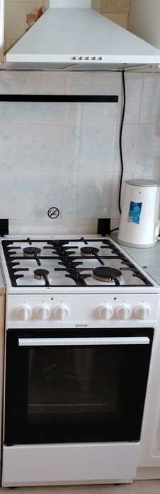 Продам газовую плиту с вытяжкой
