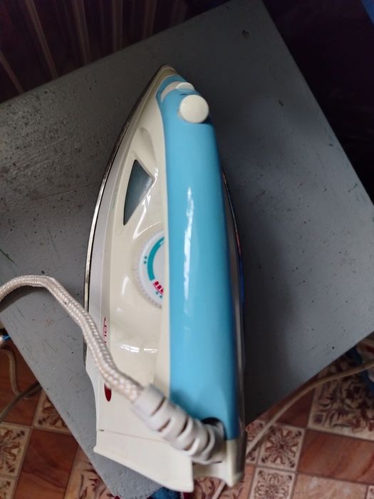 Продам утюг советский и современный