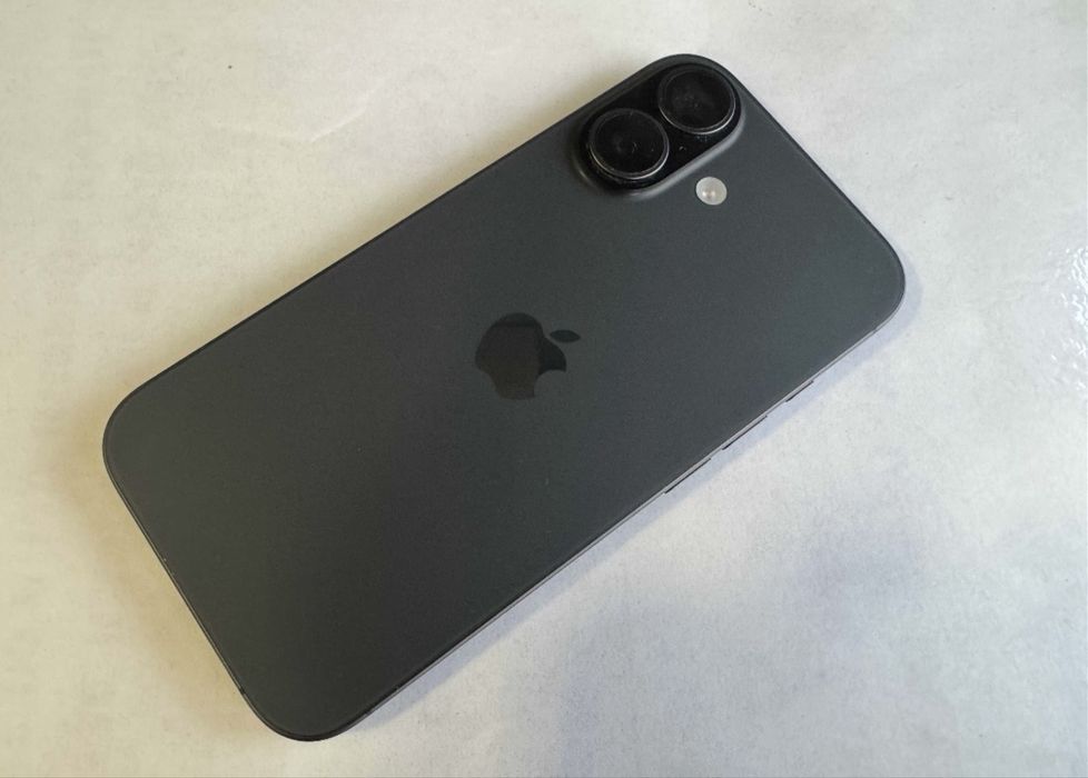 продавам iphone17 в много добро състояние