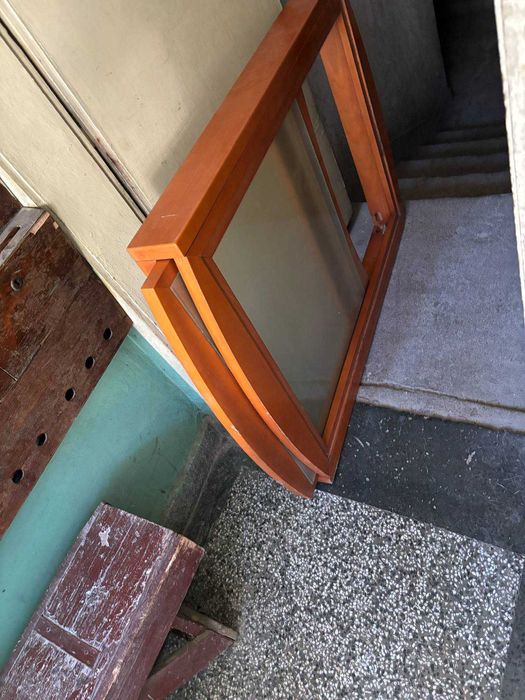 Продавам маса трапезна