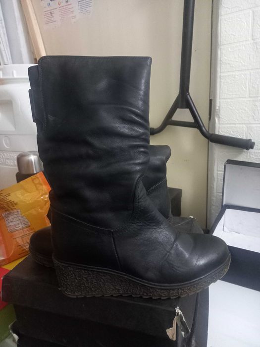 Продаю кожаные сапоги