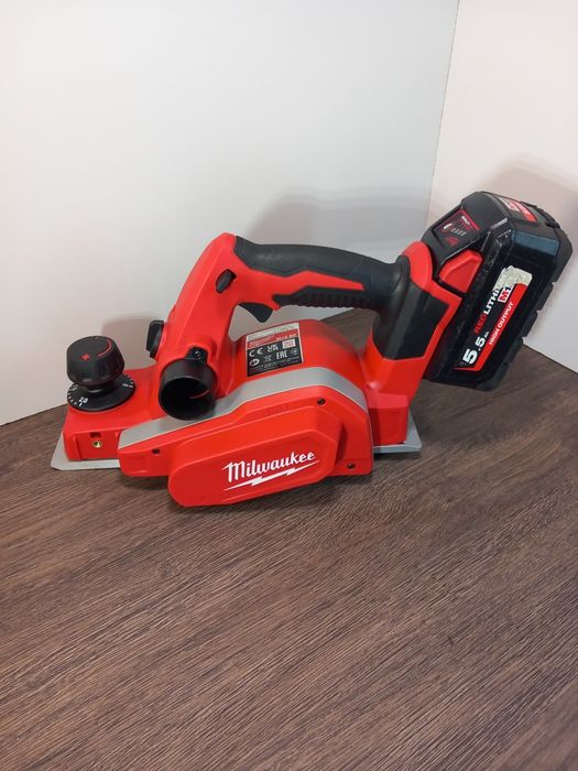 Vând rindea de mână Milwaukee