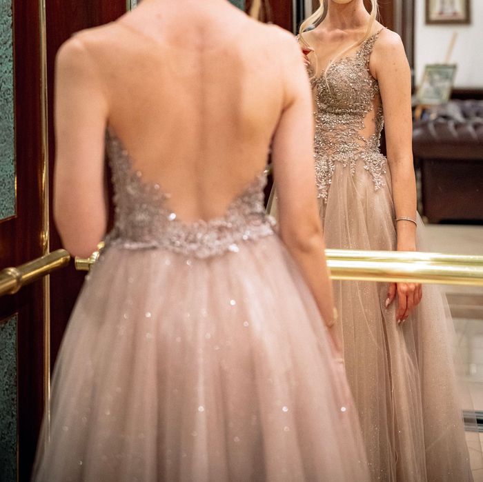 Бална рокля- бежова с мъниста