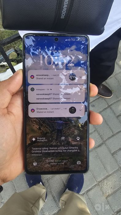 Xiaomi 11 t pro karbkasi bor . Ozini arginal zaryadchigi bor
