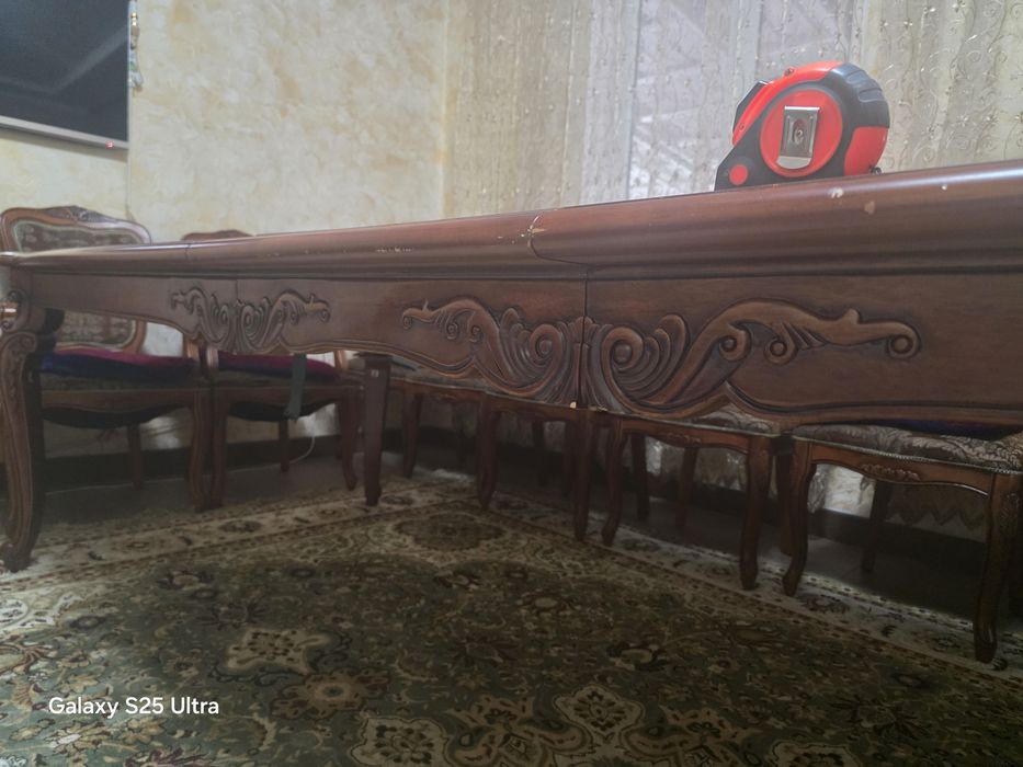 Стол и 12 стульев