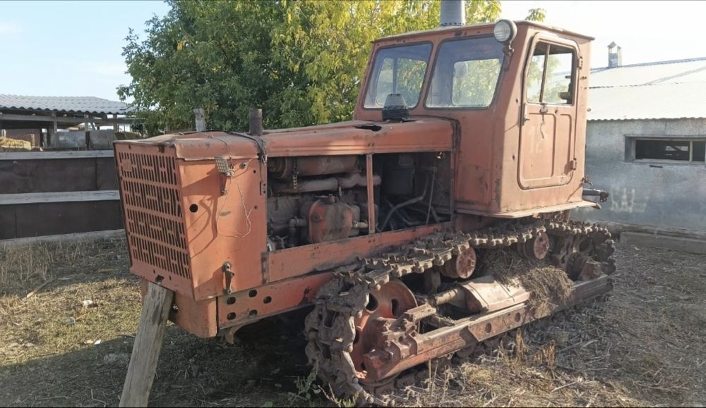 Продам трактор, гусеничный.