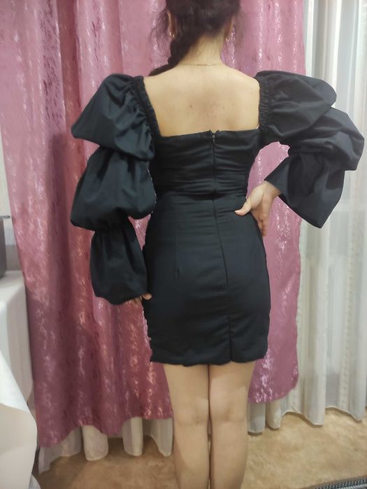 Платье коктейльное