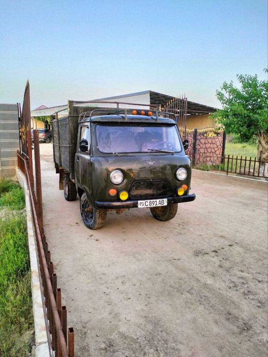 Uaz moshinasi sotiladi