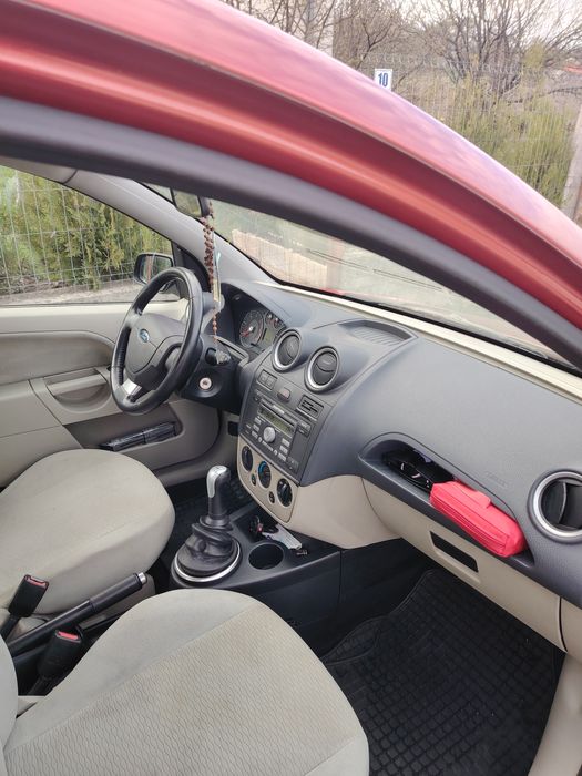 Vand Ford Fiesta 1.4 diesel 2007 preț 1400 euro
