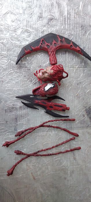 продам фигурку карнажа