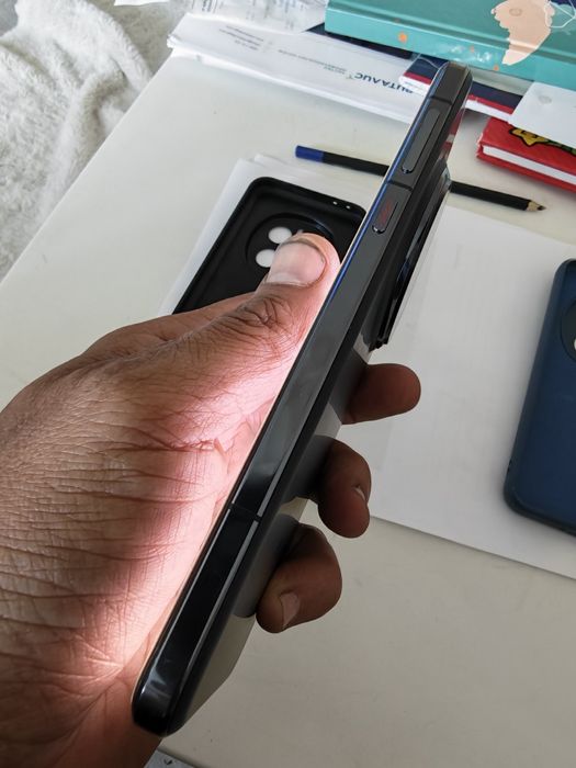 Продавам/Бартер-Honor magic 7 pro/12-512/, като нов.