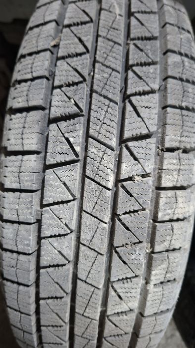 Продам резину 2 шт