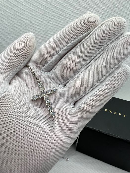 cruce cu diamante Tiffany & Co.