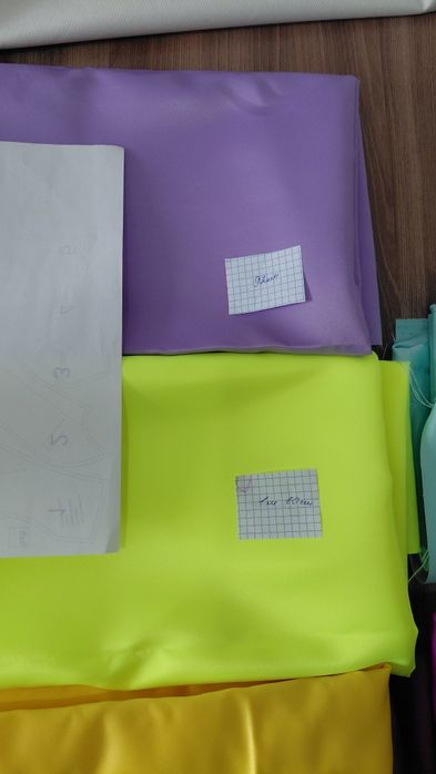 Мата , тафта әр түрлі түс.