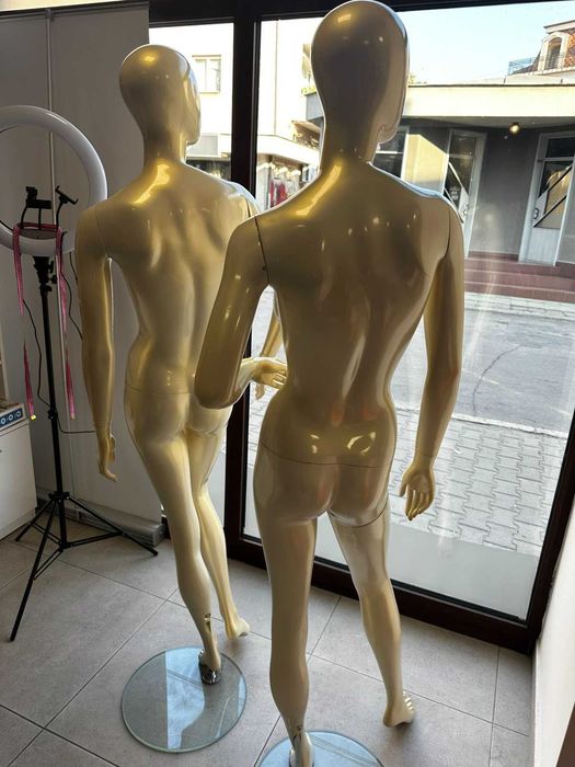 Дамски манекени за дрехи