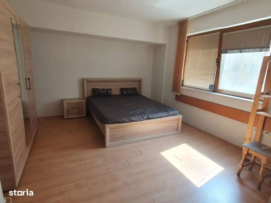 Universitate metrou 4min-Calea Victoriei