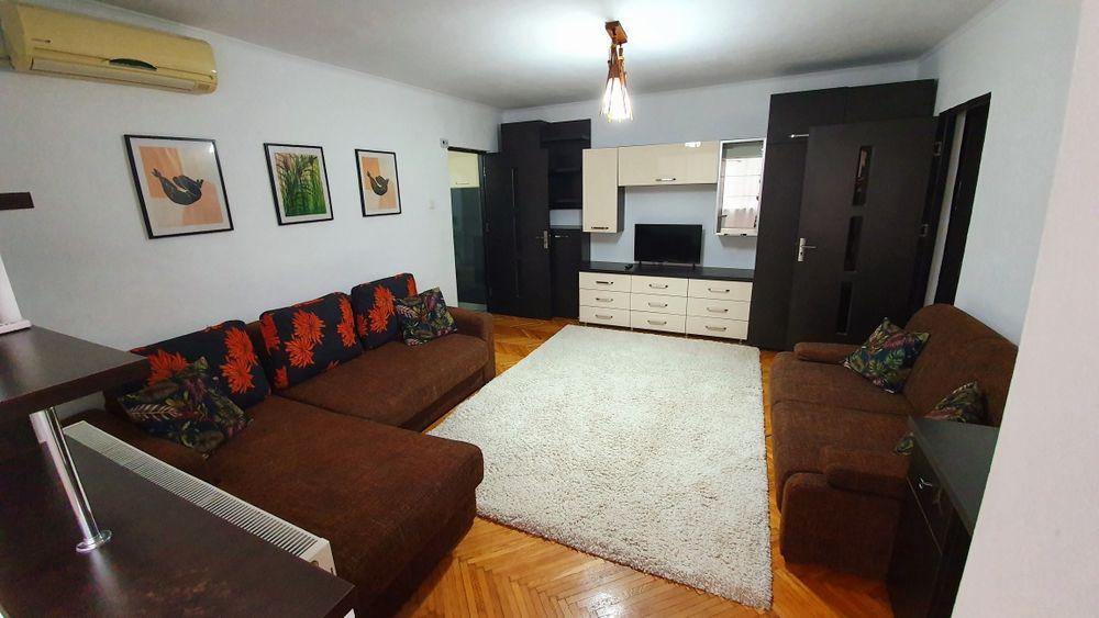 Apartament 3 camere, et.1/4, Str.Traian Vuia, intre P-ta Crang si Spiru Haret.
