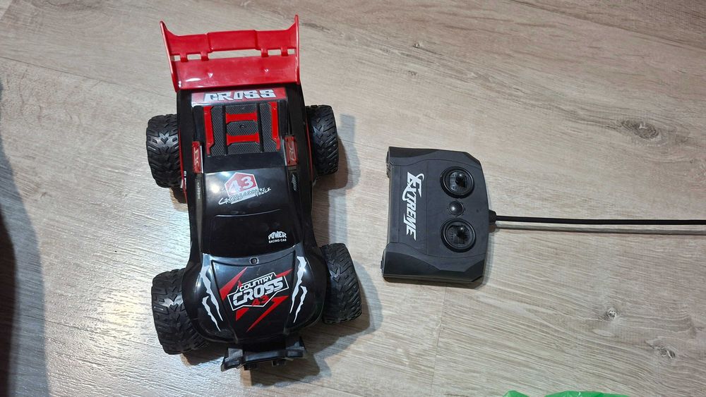 Детски дрехи и играчки по 4 евро