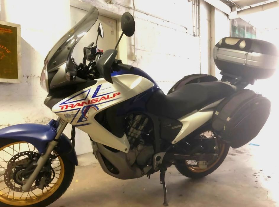 Honda Transalp 700, 2010 cu ABS