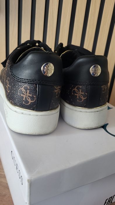 Спортно -елегантни кецове GUESS