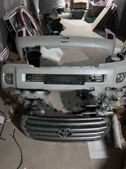 Бампер передний Toyota Land cruiser 200