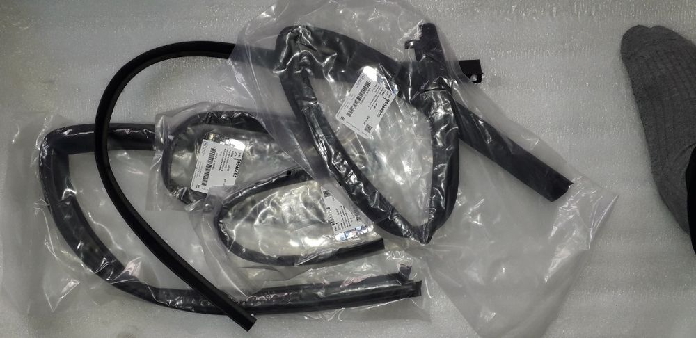 Жентра GM резинки. Оригинал от задних дверей две большие