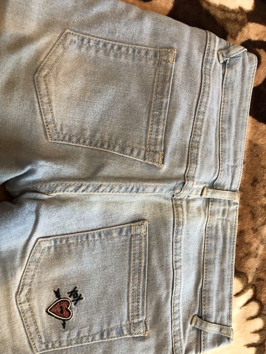 Продаются джинсы