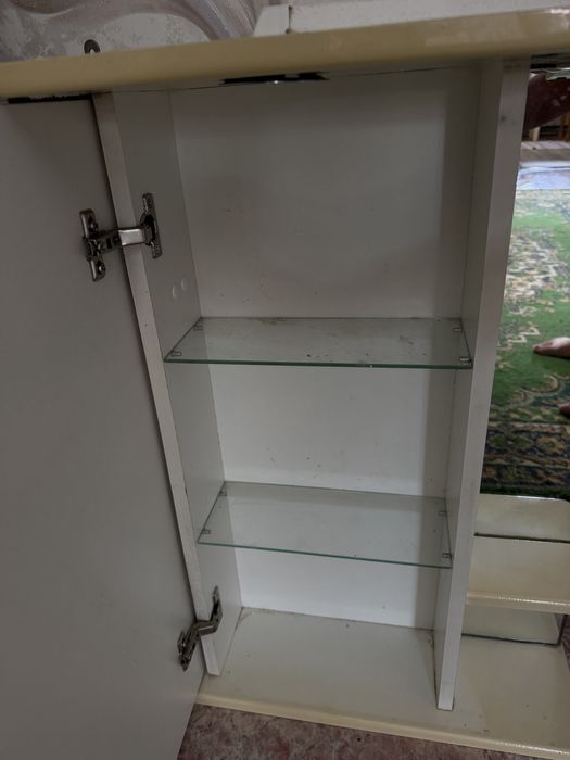Продам зеркало шкаф