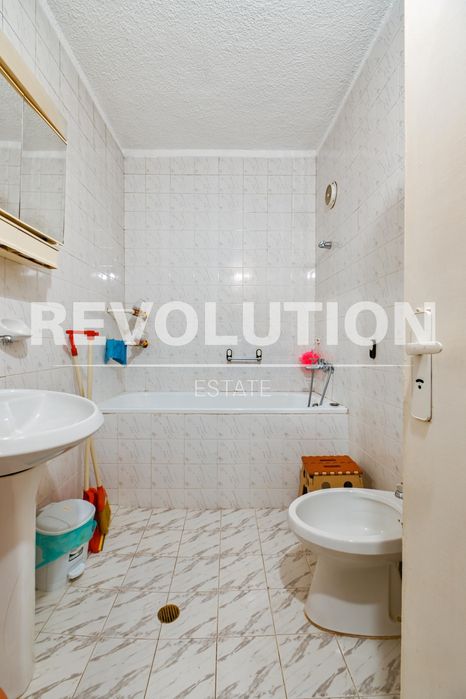 Дава се под наем Тристаен апартамент в София, Стрелбище - 95 кв.м за 450 € - Снимка #9