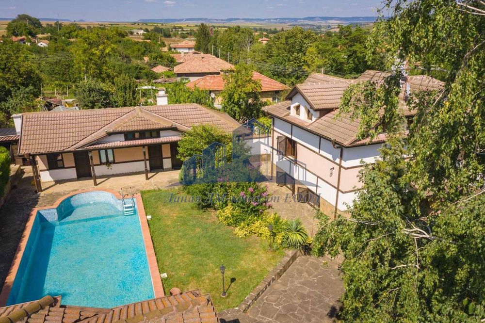 Продава се Къща в с. Мадара, Област Шумен - 1550 кв.м за 368 €/кв.м - Снимка #4