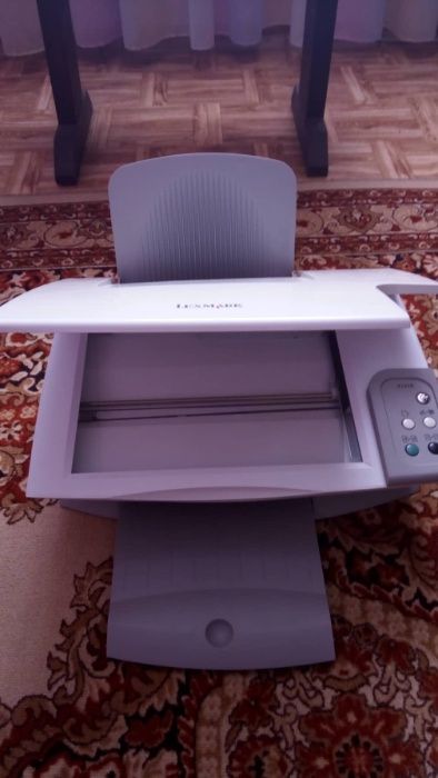 Принтер,копир и скенер 3в1