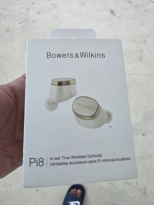 Bowers & Wilkins wireless Earbuds