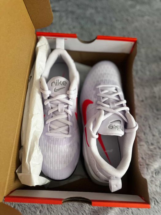 Маратонки Nike.