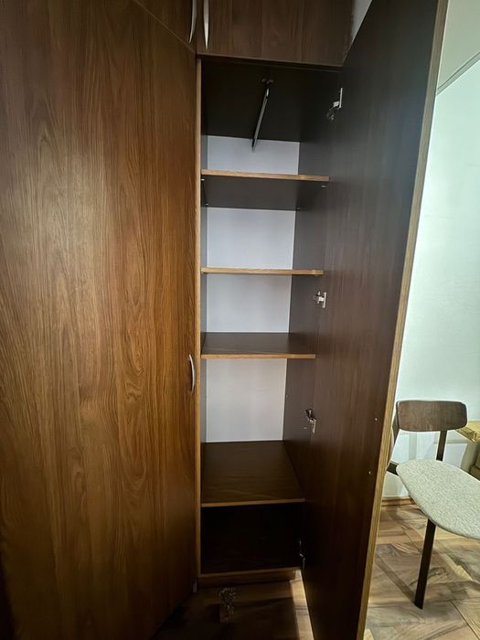 Продам хороший угловой шкаф ЛДСП б/у