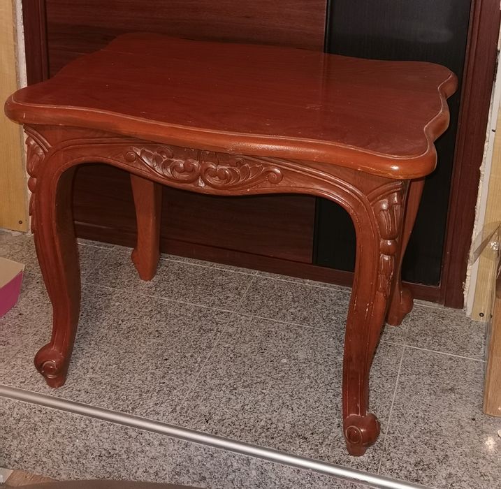 2 fotolii vechi arcuri, tapiserie,masa lemn, pres taranesc